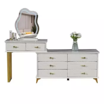 Деревянный туалетный столик с зеркалом