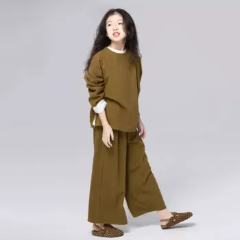 Детский костюм 2023, новинка весны и осени, корейский модный стиль, детский однотонный топ с длинными рукавами, свободные повседневные брюки, костюм из двух предметов