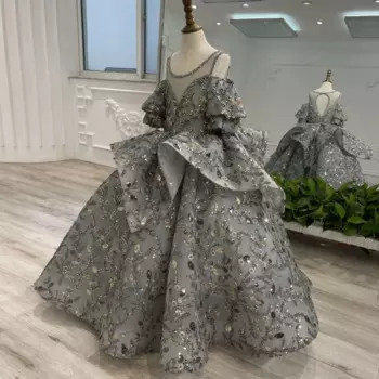 Детское платье с круглым вырезом и коротким рукавом