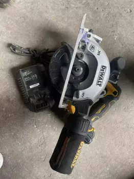 DEWALT12V Max Xtreme Беспроводная циркулярная пила, б/у, с аккумулятором и зарядным устройством