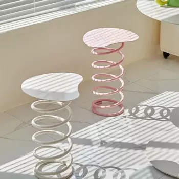 Дизайнерский креативный весенний журнальный столик для гостиной, подходящий для разных сцен мини-столик в современном стиле