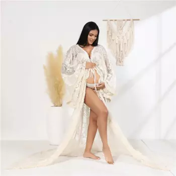 Длинное кружевное платье-кимоно с длинным шлейфом