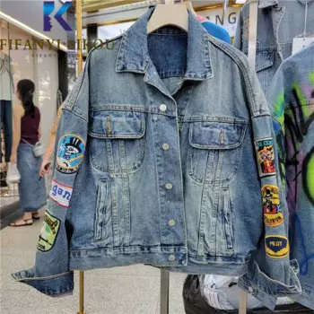 Джинсовая куртка для женщин, уличная одежда из денима с надписью и вышивкой, модная Свободная джинсовая куртка с двумя карманами и лацканами