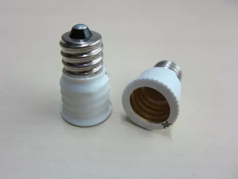 Конвертер патрона E12 на E14 BAMER