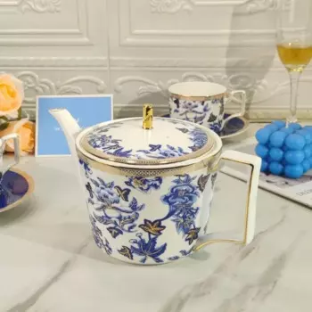 Европейский чайник с голубым цветком лотоса, кофейная чашка и набор тарелок, кофейная чашка из костяного фарфора, столовые приборы, Подарочная коробка для послеобеденного чая