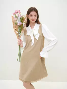 Фальшивое платье из двух частей FSLE во французском стиле для женщин, новинка 2024, платье цвета хаки с V-образным вырезом и лентой, женское повседневное свободное платье с длинным рукавом