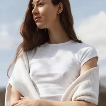 Фантастическая Скандинавская эластичная облегающая футболка в рубчик, Женская Однотонная футболка с круглым вырезом