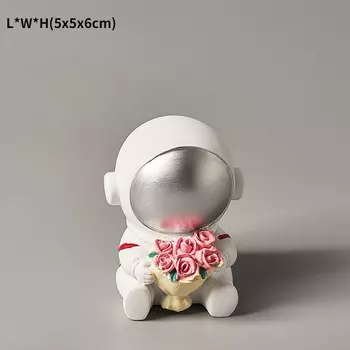 Фигурка космонавта из канифоли