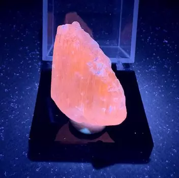 Флуоресцентный брюменлит из Афганистана QIANCHUAN