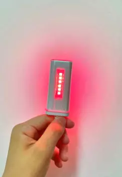 Фонарик Ручной с красным фонариком, улучшает Исцеление кожи