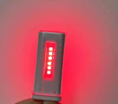 Фонарик Ручной с красным фонариком, улучшает Исцеление кожи