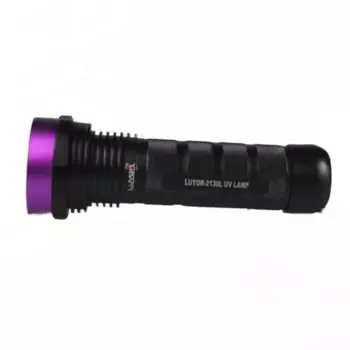 Фотообои обезжиривают, проверяют черные фотообои.