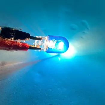 Галогенная лампа T20 7443 7440, 1 шт., для дневных ходовых огней, указателей поворота и стоп-сигналов, W21/5 Вт, 3800K