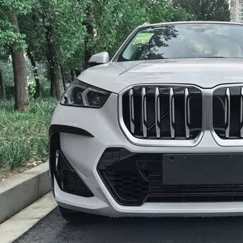 Глянцевый черный передний спойлер, нож ветра для BMW X1 U11 IX1 20i 23i 30e 25e M35i M SPORT 2022-24, разделитель объемного бампера
