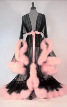 Халат женский длинный с розовыми и черными перьями