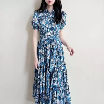 Хлопковое сине-белое платье-рубашка с цветочным принтом и рукавами с поясом