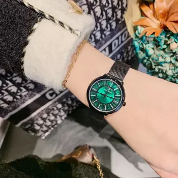 Хорошие цвета соответствуют зеленым и черным часам для женщин Сияющие зеленые модные нарядные Часы Анти-выцветание полностью черные стальные наручные часы с кристаллами