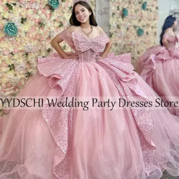 Индивидуальные платья Quinceanera 2024, Мексиканский корсет с рюшами, милое бальное платье ручной работы, вечернее платье с 3D цветком, роскошное блестящее розовое платье