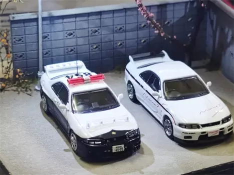 INNO 1:64 SKYLINE GTR R33 MINE'S/Полицейская машина, литые модели автомобилей