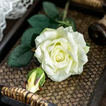 Искусственные шелковые розы dywjt