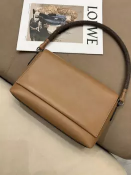 Изысканная ручная сумка из натуральной кожи