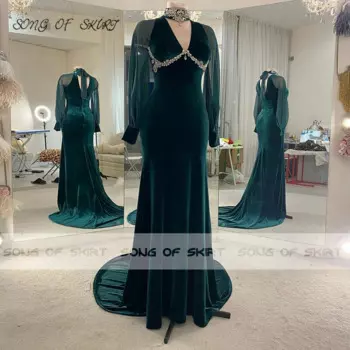 Элегантное малахитовое зеленое женское платье с бретелькой через шею и стразами женское вечернее платье