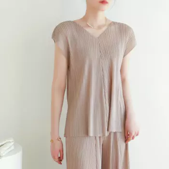 Качественная футболка миаке, Новинка лета 2023, Повседневная Свободная футболка большого размера с V-образным вырезом