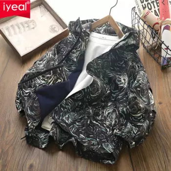 Камуфляжная куртка IYEAL для мальчиков, уличная куртка с капюшоном, Детская осенняя одежда с флисовой курткой с капюшоном