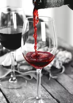 Картины на холсте "Красное вино и бутылки" SELFLESSLY ART