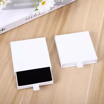 Картонная шкатулка для украшений