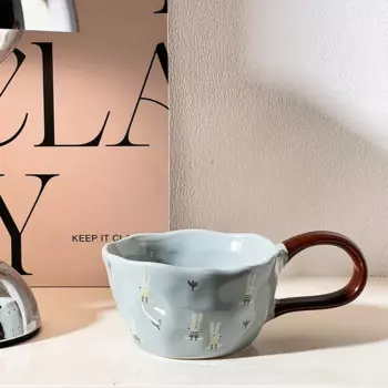 Керамическая кружка с медведем и кроликом