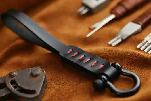 KEYYOU 4-цветный модный металлический и натуральная кожаный автомобильный брелок для ключей с дистанционным управлением для всех автомобильных ключей, аксессуары, автомобильный брелок для ключей