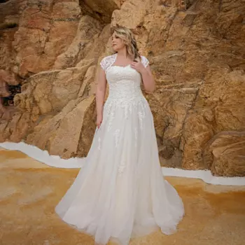 Классические свадебные платья а-силуэта, платье невесты с вырезом под горло, рукавами-крылышками, шнуровкой сзади и шлейфом, фатиновое платье