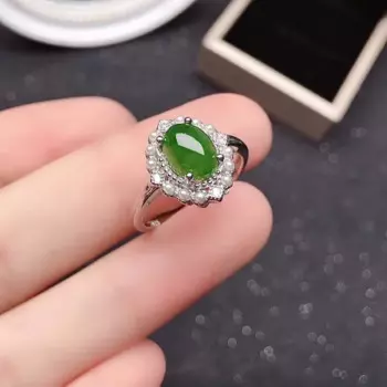 Кольцо из серебра 100% пробы с нефритом, 6 х8 мм