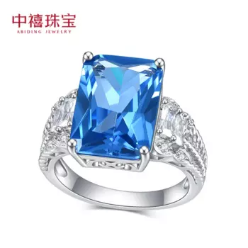 Кольцо из серебра 925 пробы с синей шпинелью