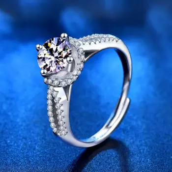 Кольцо из серебра 925 пробы с муассанитом 1 карат