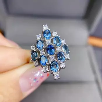 Кольцо из серебра 925 пробы с натуральным топазом