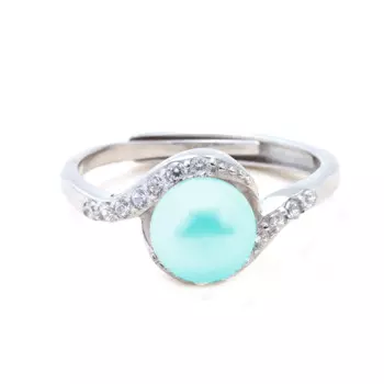 Кольцо из серебра 925 пробы с пресноводным жемчугом