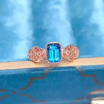 Кольцо из серебра 925 пробы с голубым топазом, 4 Х6 мм