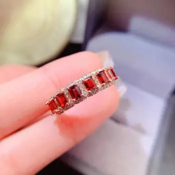 Кольцо из серебра 925 пробы с гранатом, 3 мм * 4 мм