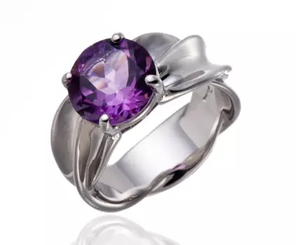 Кольцо из серебра 925 пробы с аметистом родия