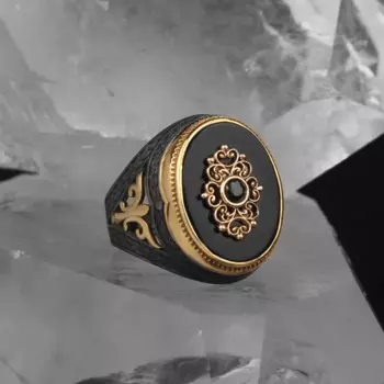 Кольцо из серебра с ониксовой окантовкой