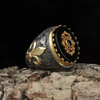 Кольцо из серебра с ониксовой окантовкой