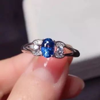 Кольцо с сапфиром, 4 Х6 мм, серебряное кольцо с сапфиром Серебро 925 пробы