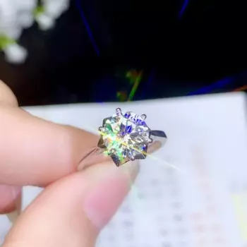 Кольцо женское из серебра 925 пробы, с муассанитом