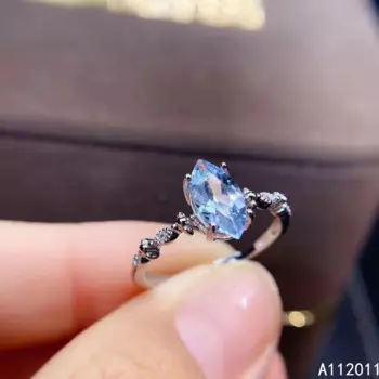 Кольцо женское из серебра 925 пробы с кристаллами