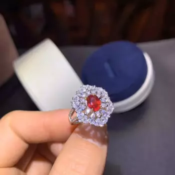 Кольцо женское из серебра 925 пробы, с рубином