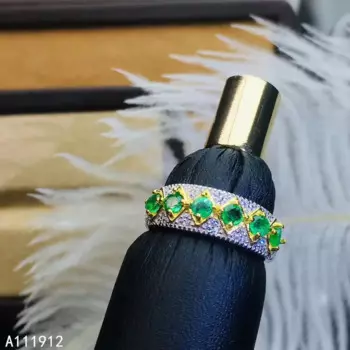 Кольцо женское из серебра 925 пробы, с изумрудом