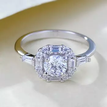 Кольцо женское из серебра 925 пробы с цирконом 5 мм