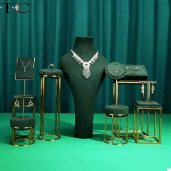 Комплект из колье и серёг, из бархатной кожи